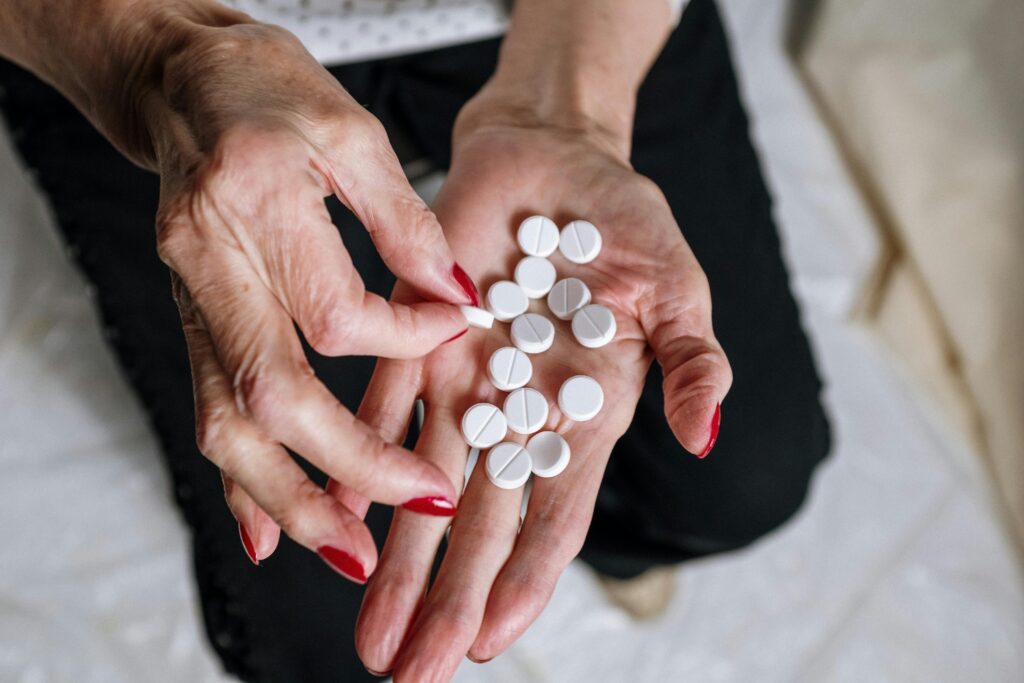 Medicamento usado no parto é estudado como método para ajudar pacientes com Alzheimer